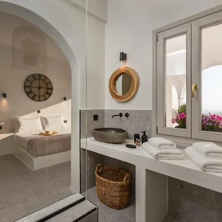 Murati Caldera View Hotel 4*
